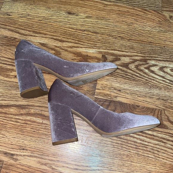 Leith Velvet Lavender Block Heel - Picture 2 of 5
